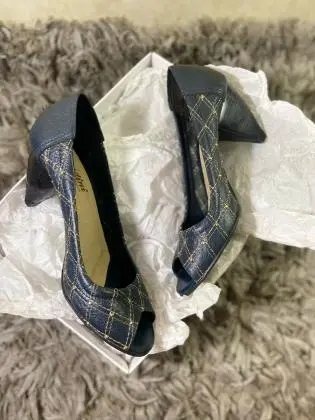 Peep Toe Couro Coradini Matelasse com Tachas nº 36