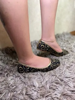 Sapatilha Bordada Valentina Preto e Dourada nº 35