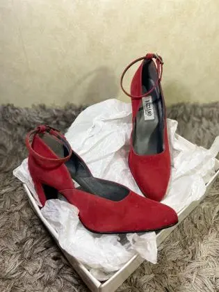 Scarpin Vizzano Vermelho com Tornozeleira n ° 35