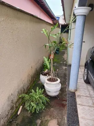 Casa com sala comercial
