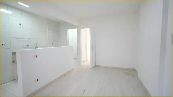 Apartamento Amplo com um dormitório, com  elevador, sem garagem, na Rua Frei Caneca na Consolação.