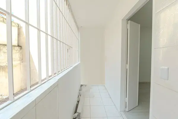 Apartamento Amplo com um dormitório, com  elevador, sem garagem, na Rua Frei Caneca na Consolação.