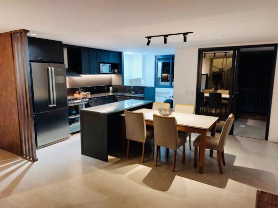 Apartamento à venda em Jurerê, novo, 3 suítes, 3 vagas, sol da manhã!
