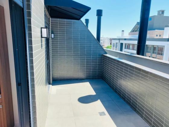 Apartamento à venda em Jurerê, novo, 3 suítes, 3 vagas, sol da manhã!