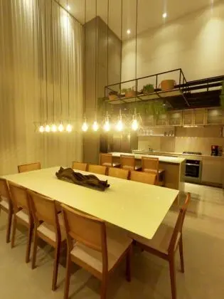 Apartamento novo em Jurerê Internacional, 4 suítes, 220m²!