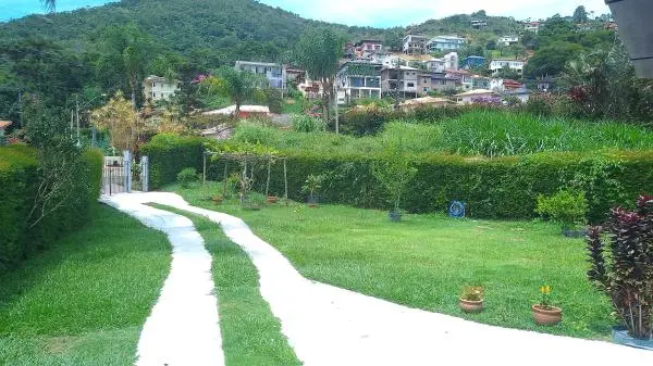 Belíssima Casa no Interior em um Condomínio completo