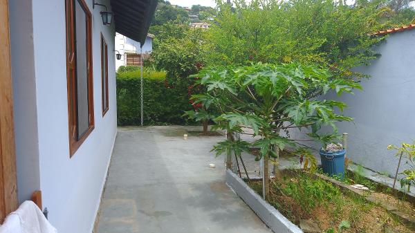 Belíssima Casa no Interior em um Condomínio completo