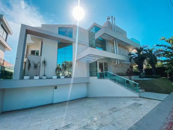 Casa À Venda Em Jurerê Internacional À 100mts Do Mar Em Terreno De 700m²!