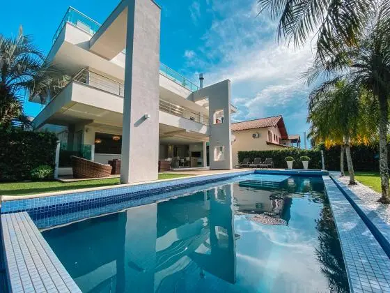 Casa À Venda Em Jurerê Internacional À 100mts Do Mar Em Terreno De 700m²!