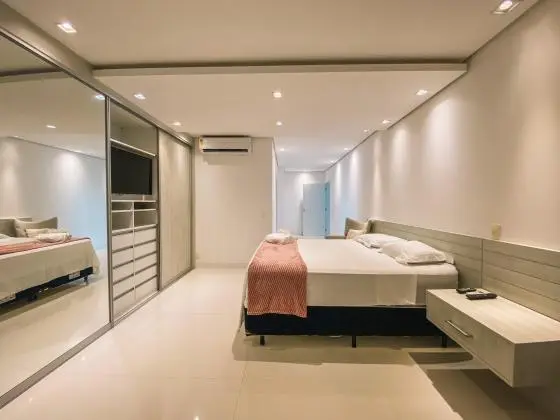 Casa À Venda Em Jurerê Internacional À 100mts Do Mar Em Terreno De 700m²!