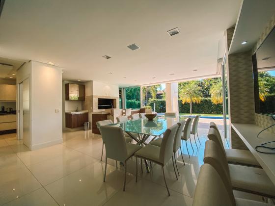 Casa À Venda Em Jurerê Internacional À 100mts Do Mar Em Terreno De 700m²!