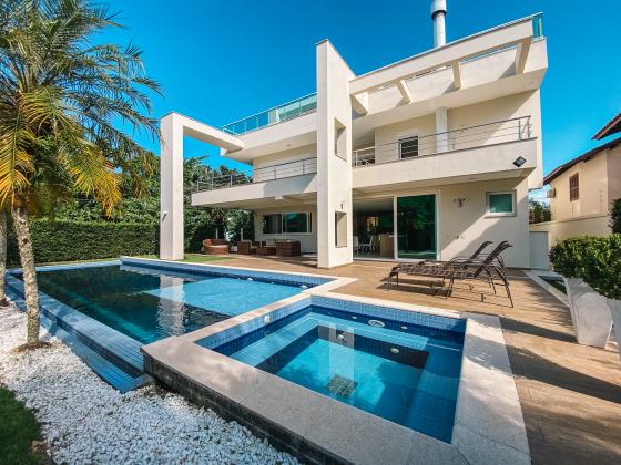Casa À Venda Em Jurerê Internacional À 100mts Do Mar Em Terreno De 700m²!