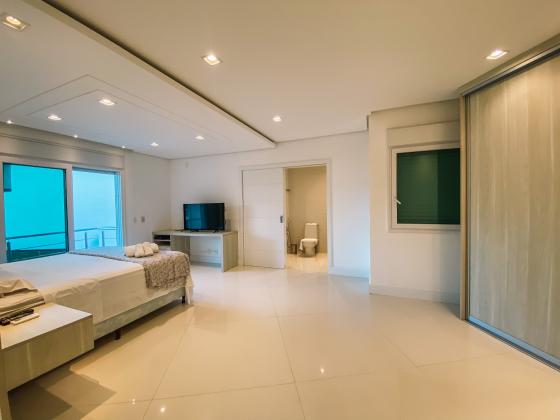 Casa À Venda Em Jurerê Internacional À 100mts Do Mar Em Terreno De 700m²!