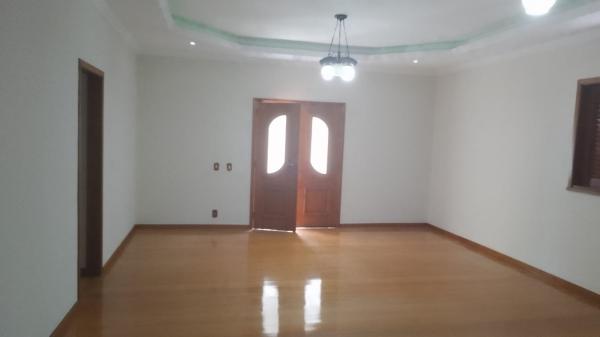 Casa maravilhosa, linda e espaçosa em condomínio
