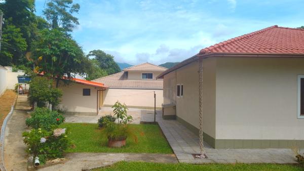 Casa maravilhosa, linda e espaçosa em condomínio