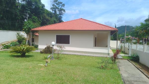 Casa maravilhosa, linda e espaçosa em condomínio