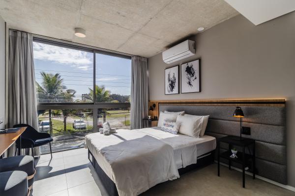 Duas lojas mais dois apartamentos à venda em Jurerê! R$ 2.500.000