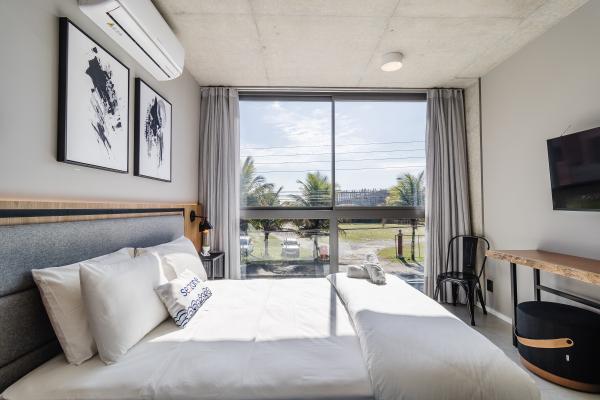 Duas lojas mais dois apartamentos à venda em Jurerê! R$ 2.500.000
