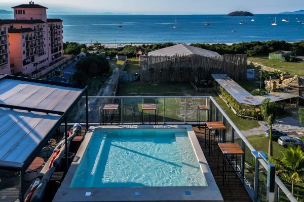Duas lojas mais dois apartamentos à venda em Jurerê! R$ 2.500.000