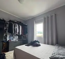 Apartamento de 100m2 03 dormitórios 03 banheiros 02 vagas cobertas bairro Mogilar