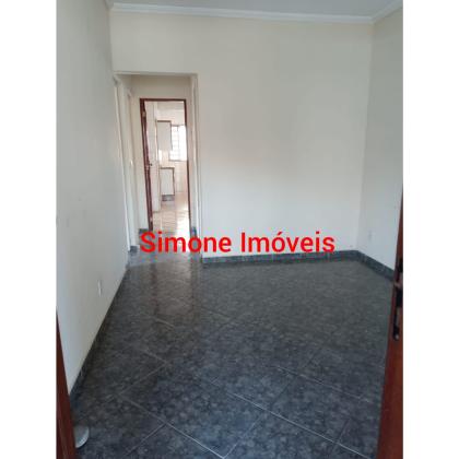 Casa com 03 quartos, de esquina