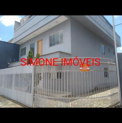 Casa com 03 pavimentos, em Volta Redonda, Bairro Jardim Tiradentes