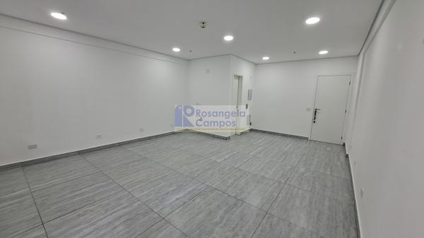 SALA COMERCIAL/ Locação de 42 m² em Vila Mathias - Santos - SP