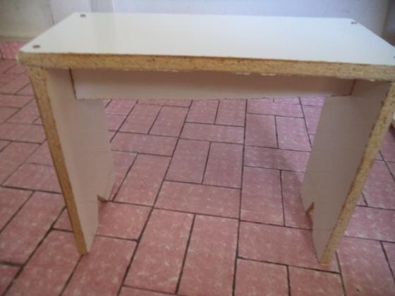 BANQUINHO SEMINOVO- R$ 40,00