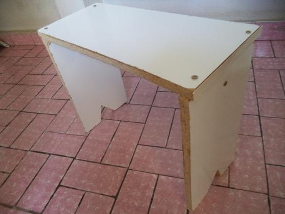 BANQUINHO SEMINOVO- R$ 40,00