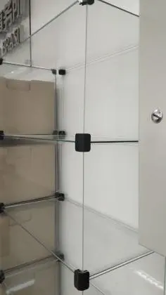Estante de vidro