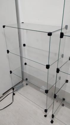 Estante de vidro