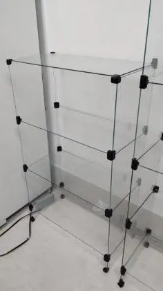 Estante de vidro