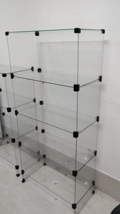 Estante de vidro