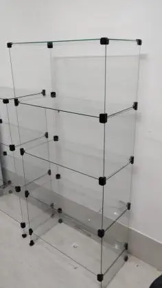 Estante de vidro