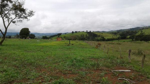 Lote 1.700m² em Crucilândia/Bonfim MG- Financia