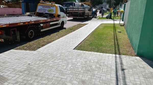 Paver com material e mão de obra 41-991294378