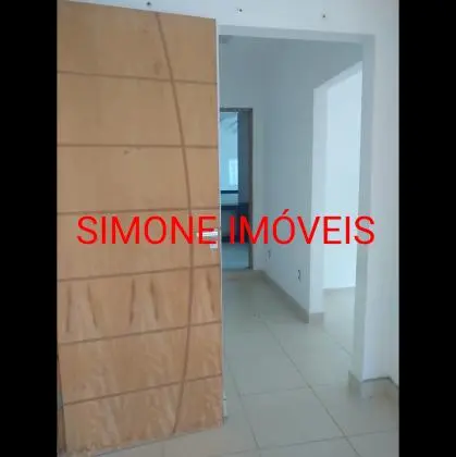 Casa com 03 pavimentos e loja