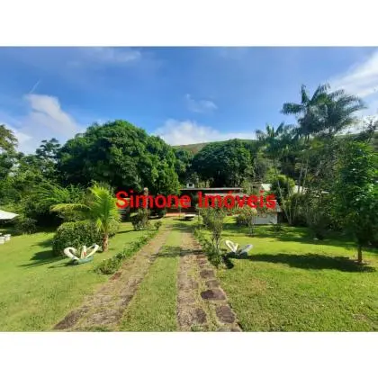 Casa com 05 quartos, em terreno com 2.985, excelente localização