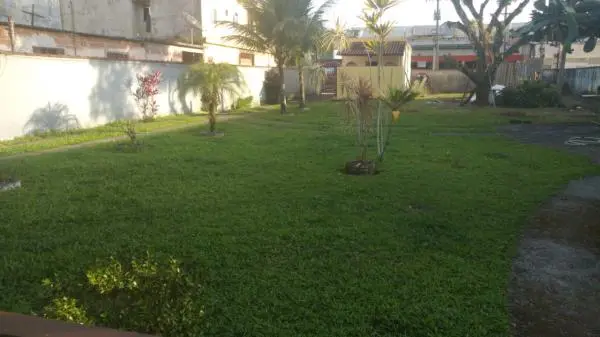 Terreno com 02 casas, 01 kitnet e loja, em Angra dos Reis, localização privilegiada