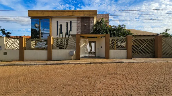 ✨ Imagine morar em uma casa espaçosa no Condomínio Estancia Quintas da Alvorada, no coração do Jardim Botânico, Brasília. ✨