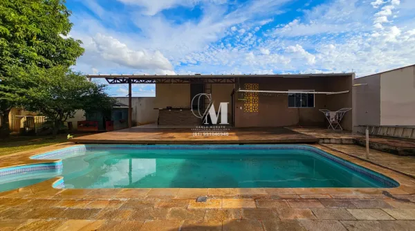 ✨ Imagine morar em uma casa espaçosa no Condomínio Estancia Quintas da Alvorada, no coração do Jardim Botânico, Brasília. ✨