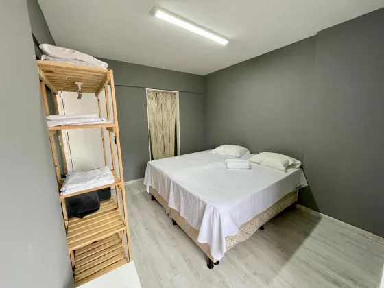 vendo Apartamento amplo quarto e sala mobiliado 2 quadras praia de ponta verde
