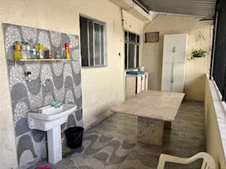 VENDE-SE – Casa Independente com Quintal, Terraço e Poço Artesiano!