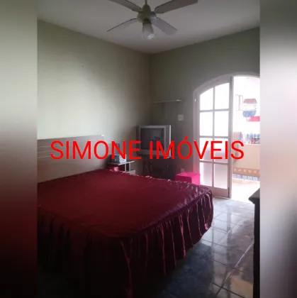 Casa composta por 02 pavimentoss e kitnet