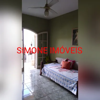 Casa composta por 02 pavimentoss e kitnet
