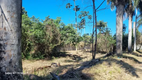 Terreno de esquina de 1200m² em Itaipuaçu