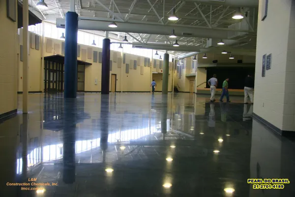 Polimento De Pisos Marmorite Korodur Concreto Em Garagens Galpões Quadras