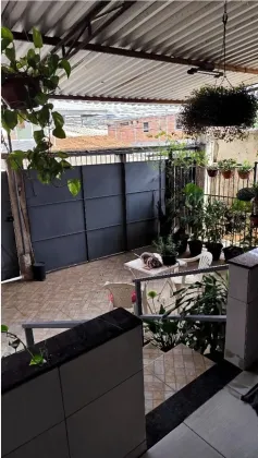 Vendo casa aconchegante em Rocha Miranda!  Apenas 215.000,00! Podendo financiar!