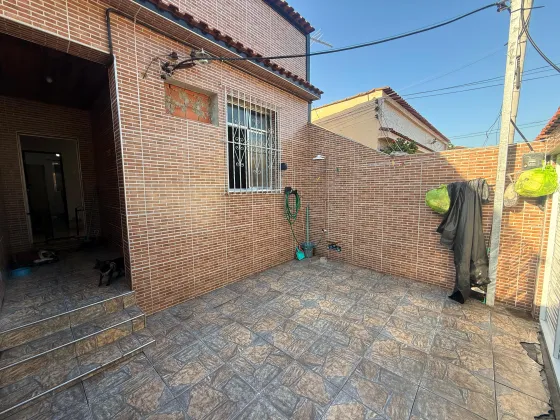 Vendo linda casa em Vaz Lobo, COM KITNET ANEXA. Apenas 265.000,00! Podendo financiar! Casa com espaço para crescer!