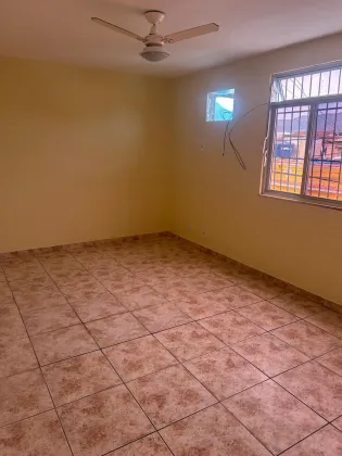 Vendo lindo apartamento com terraço, próximo ao metrô de Inhaúma e saída 04 da linha amarela! Apenas R$155.000,00, podendo financiar! Reformado .